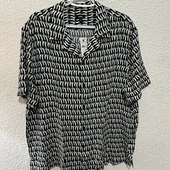 Express Large Men's Geo Rayon Short Sleeve Shirt - Picture 2 of 6